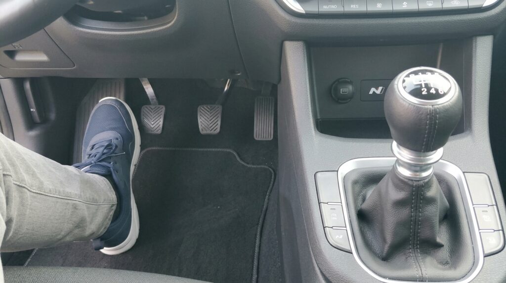 How to Drive a Manual Car: A Complete Guide to Learn, Master, and Rank